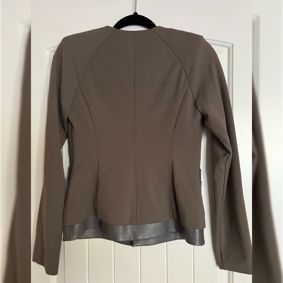 GUESS BY MARCIANO INDRAS FAUX-LEATHER TRIMMED BLAZER - Picture 2 of 3